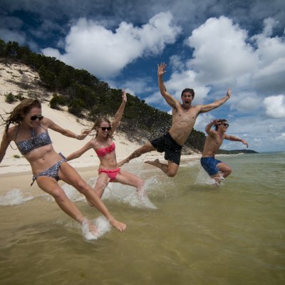 group-jumping-into-water-3